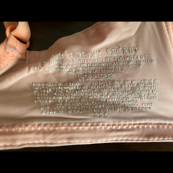 Victoria’s Secret Plunge Bra - Picture 4 of 4